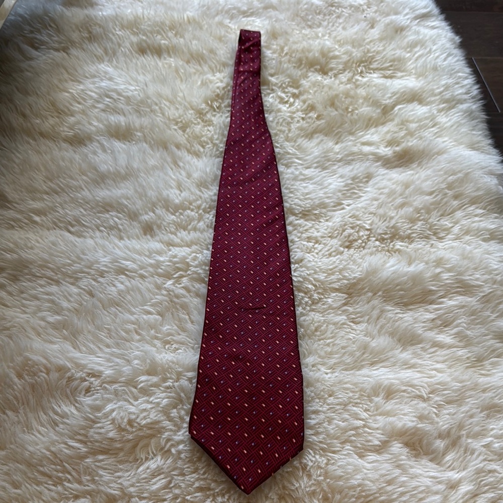 Elegant Burgundy Tie